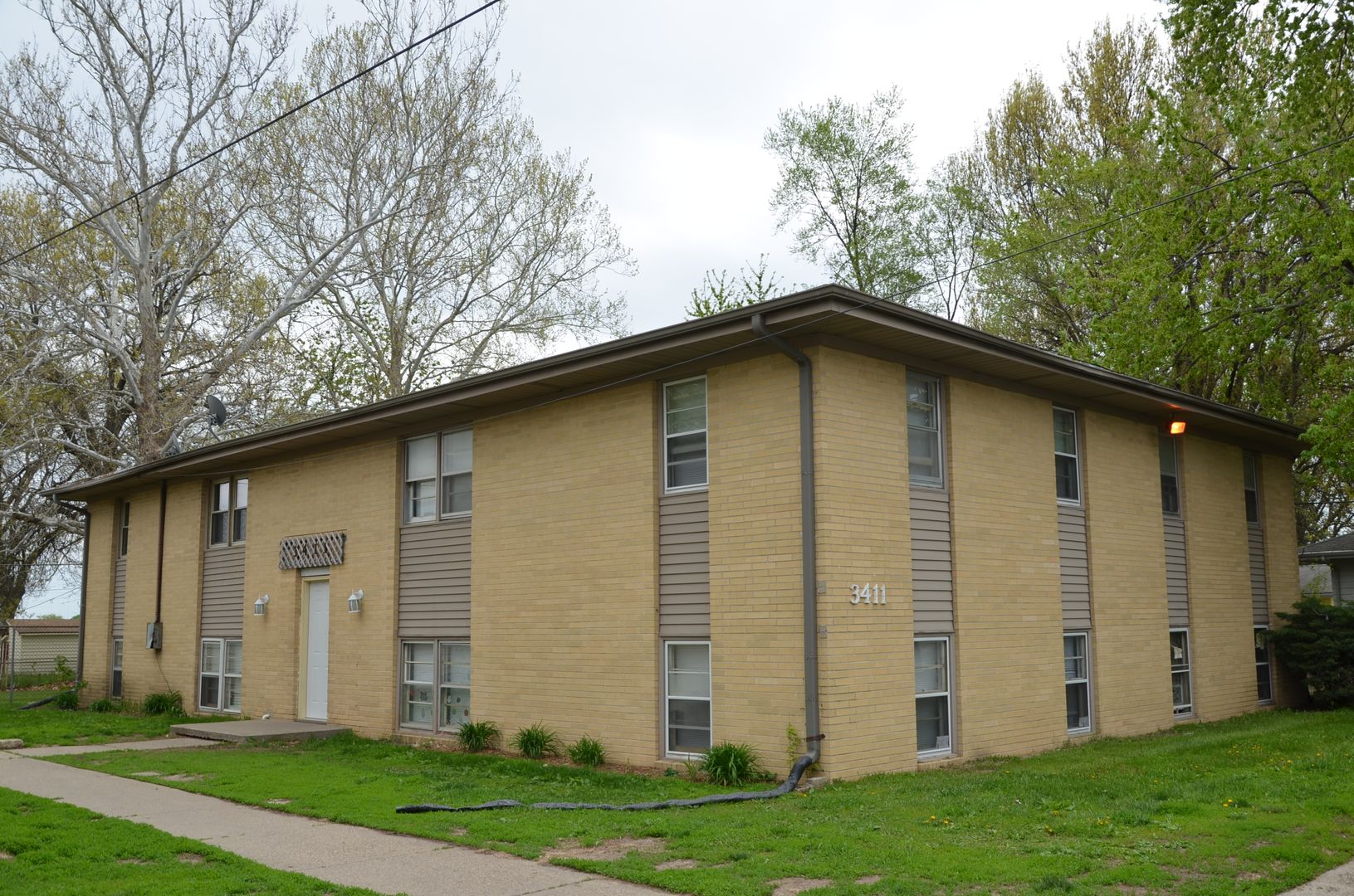 Des Moines Apartment: 3411-3418 E 26th Street