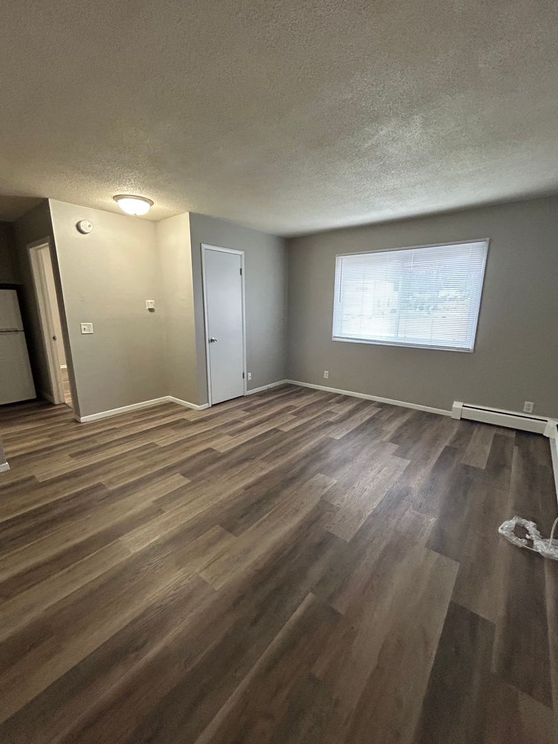 Des Moines Apartment: 2125 Indianola Avenue