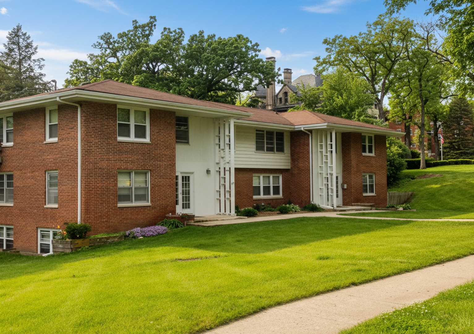 Des Moines Apartment: 4100 Grand Avenue