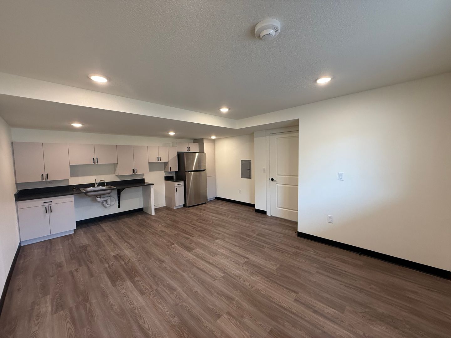 Urbandale Apartment: 7627 Hickman Road