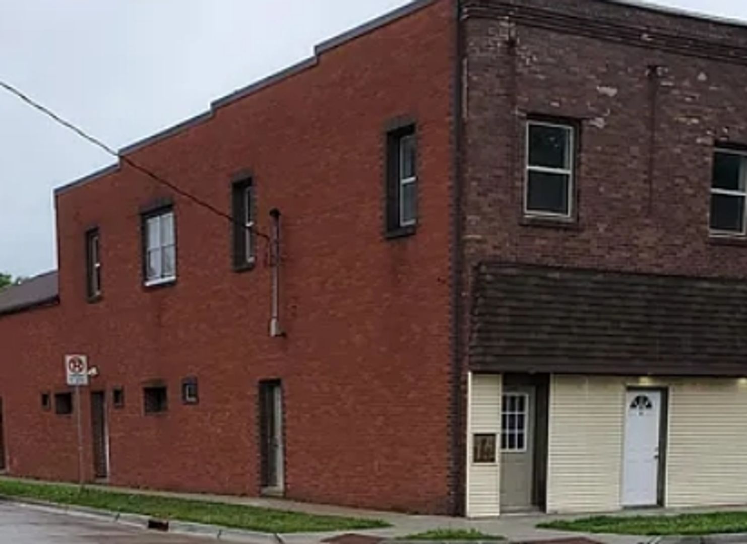 Des Moines Apartment: 2447 E Walnut Street