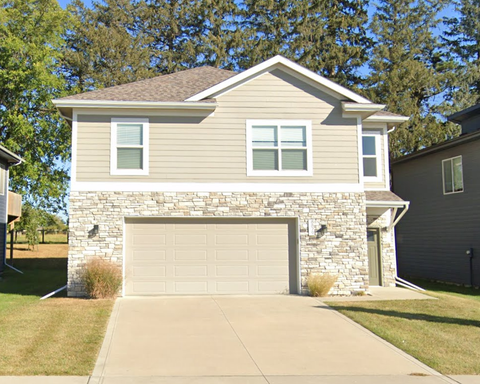 Beautiful Single Family Home With 6 Car Attached Garage! – photo 1