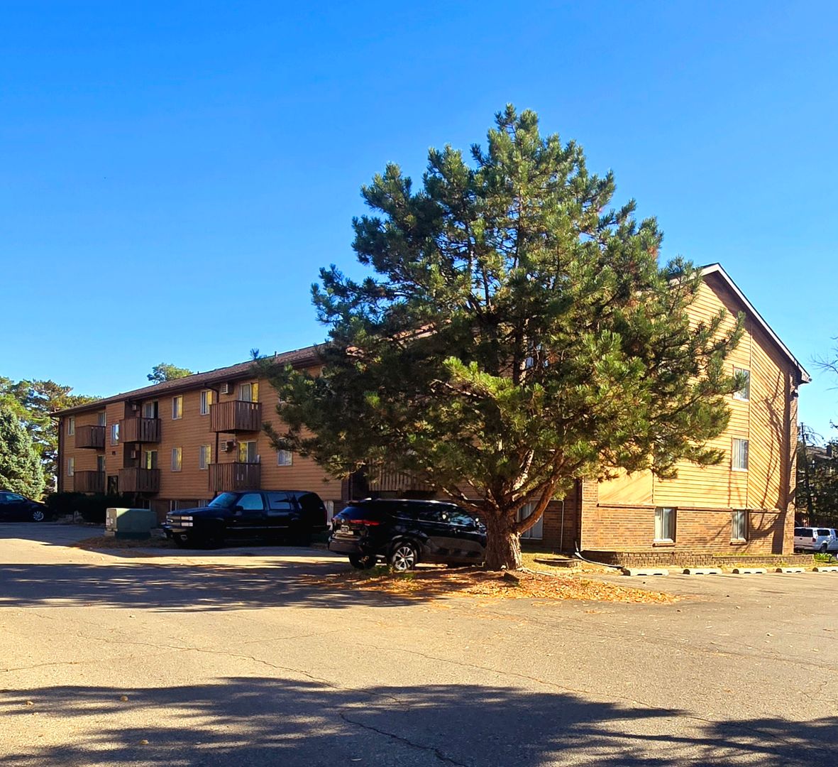 West Des Moines Apartment: 2100 & 2108 Grand Avenue