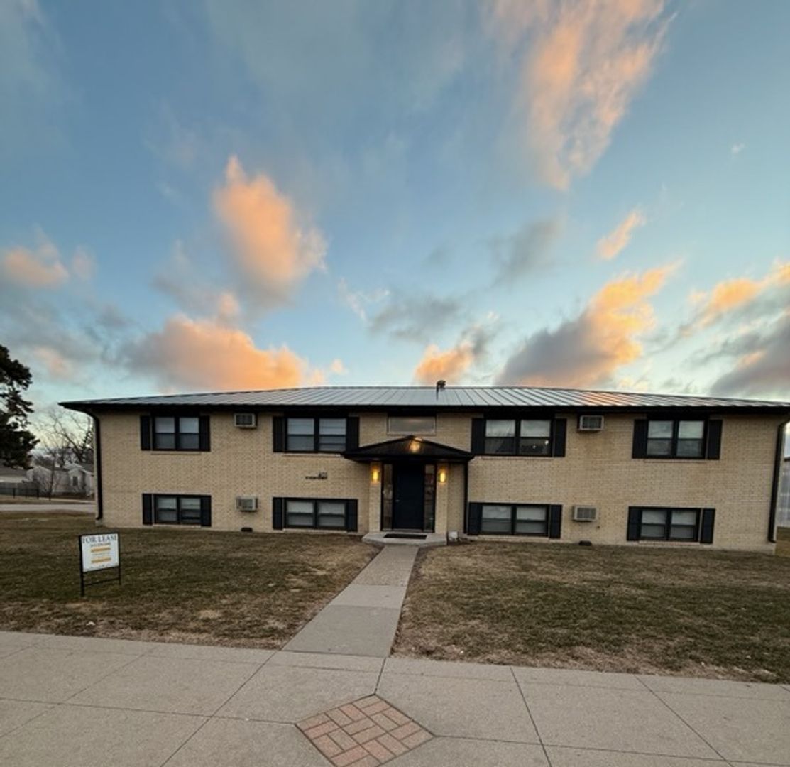 Grimes Apartment: 401 SE Main Street