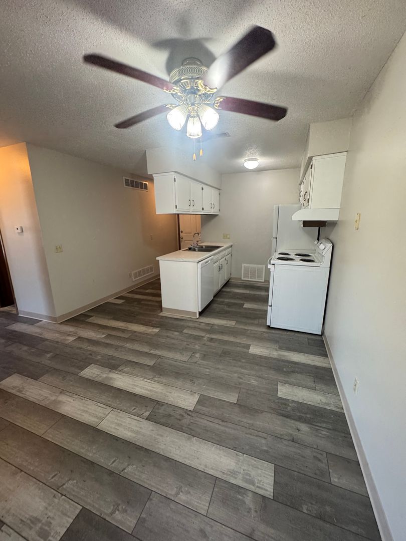 Ankeny Apartment: 1011 SE 3rd Street