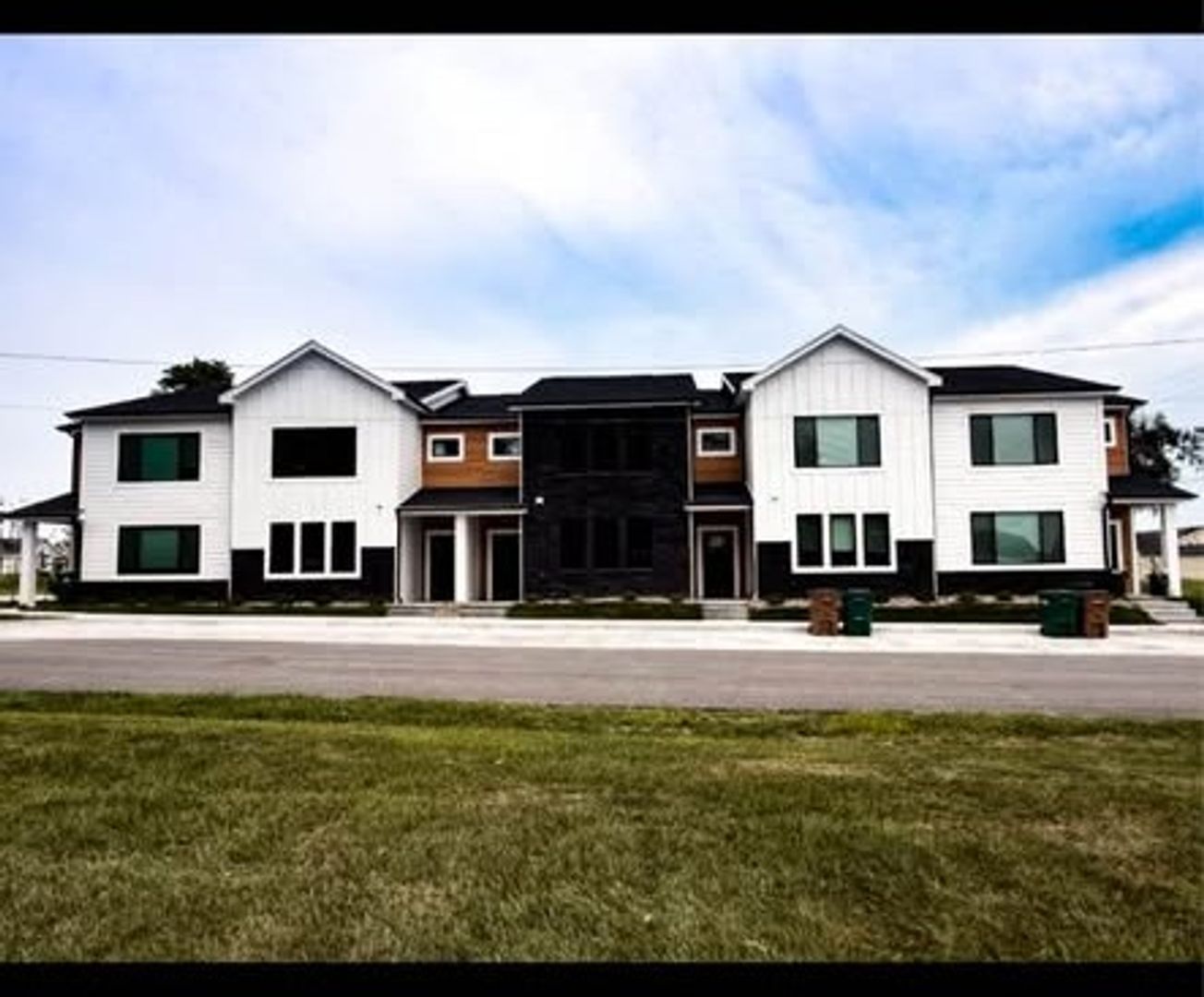 Grimes Townhome: 301 SE 4th Street