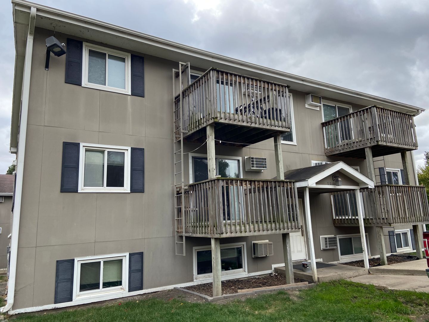 West Des Moines Apartment: 1114-1124 Vine Street