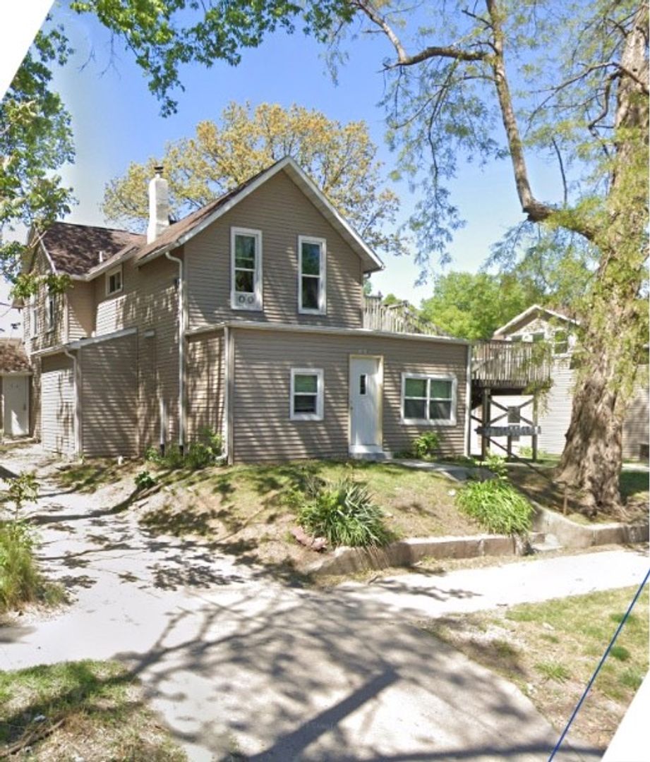 Des Moines Apartment: 1614 E Grand Ave