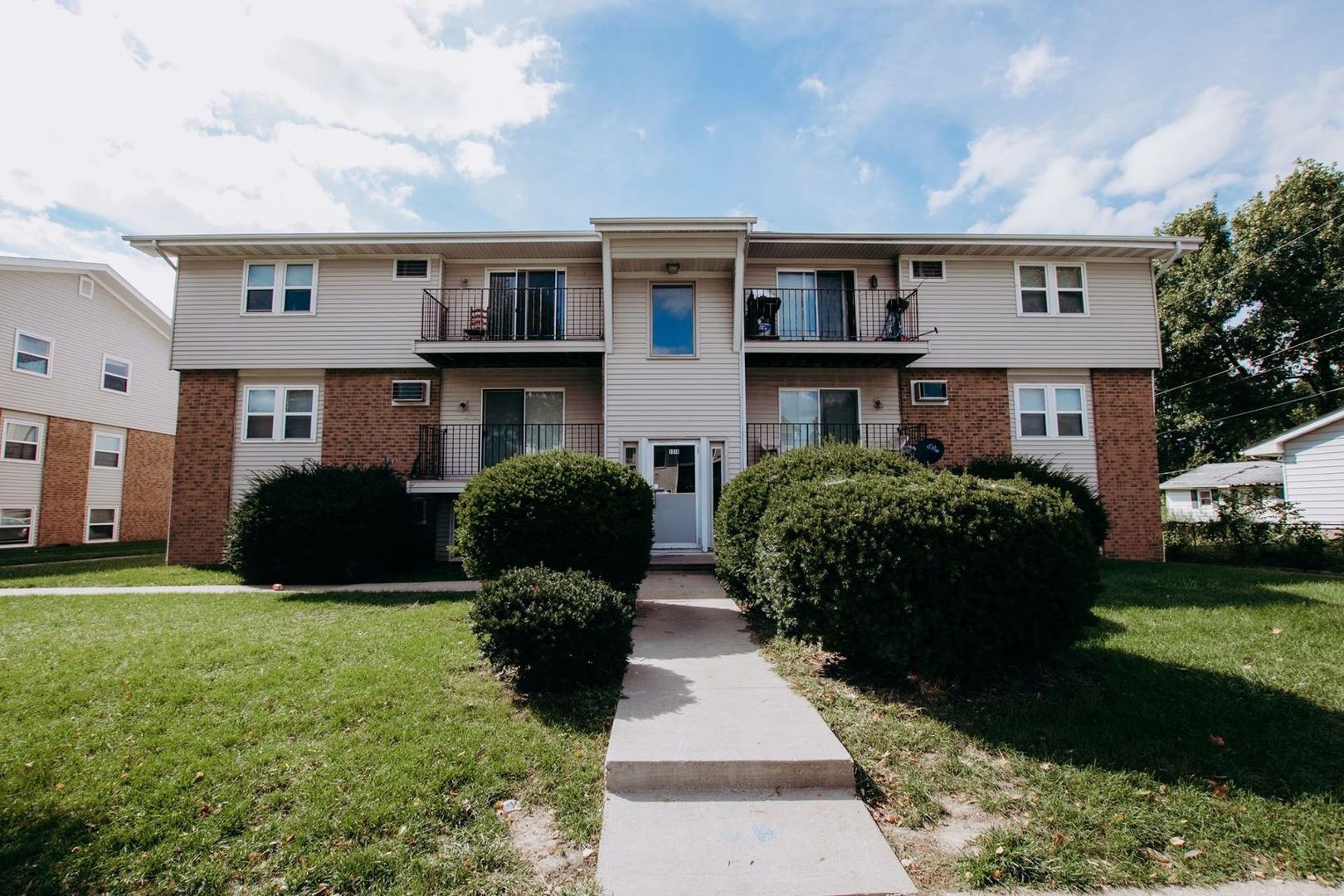 Des Moines Apartment: 3908-3947 E 23rd Street