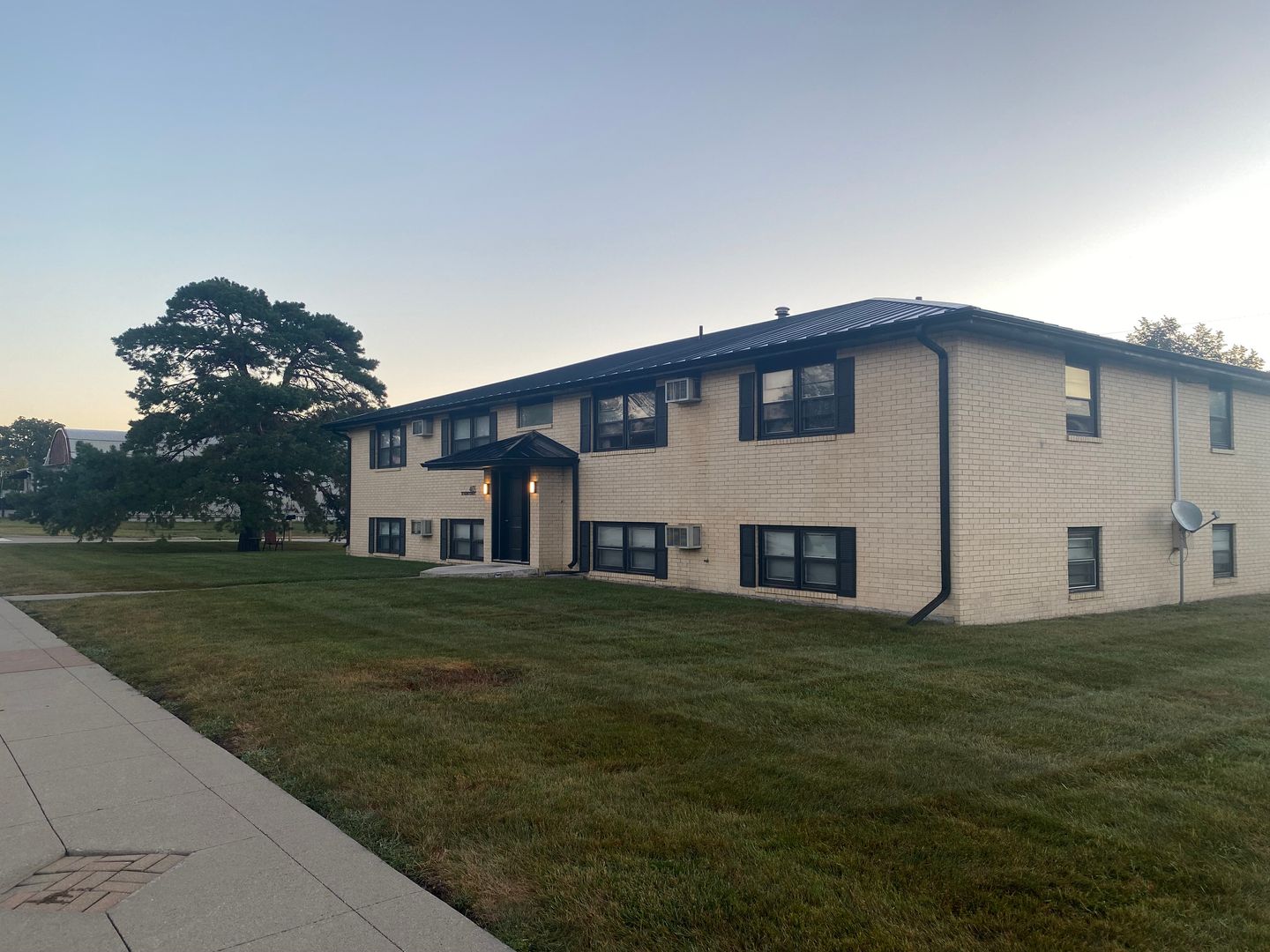 Grimes Apartment: 401 SE Main Street