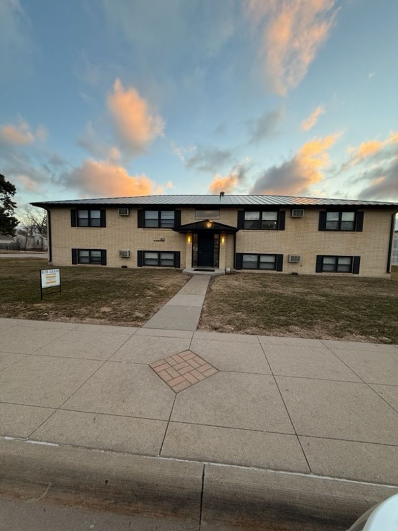 Grimes Apartment: 401 SE Main Street