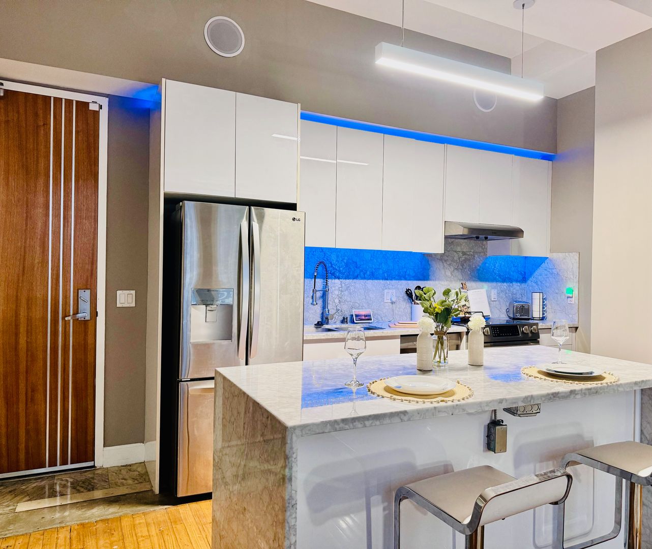 Los Angeles Apartment: 125 West 4th St