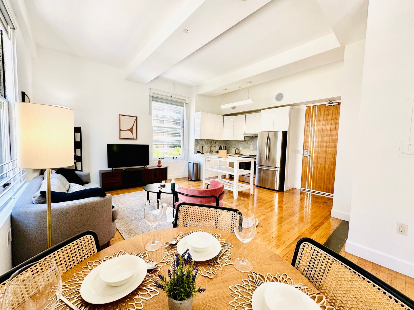 Los Angeles Apartment: 125 West 4th St