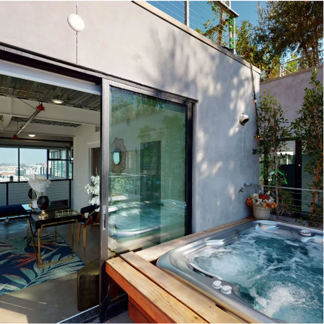 Los Angeles Apartment: 125 West 4th St