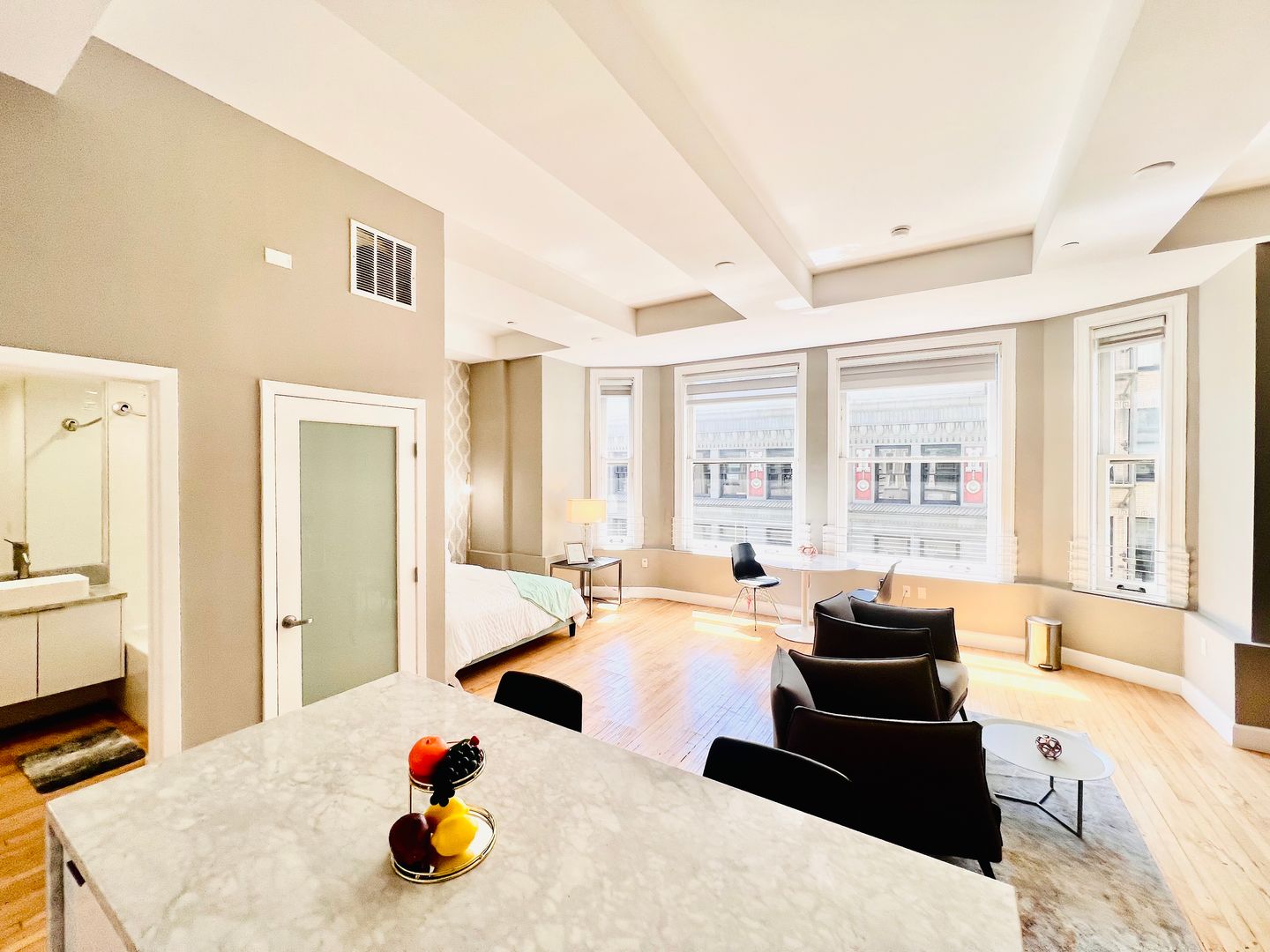 Los Angeles Apartment: 125 West 4th St