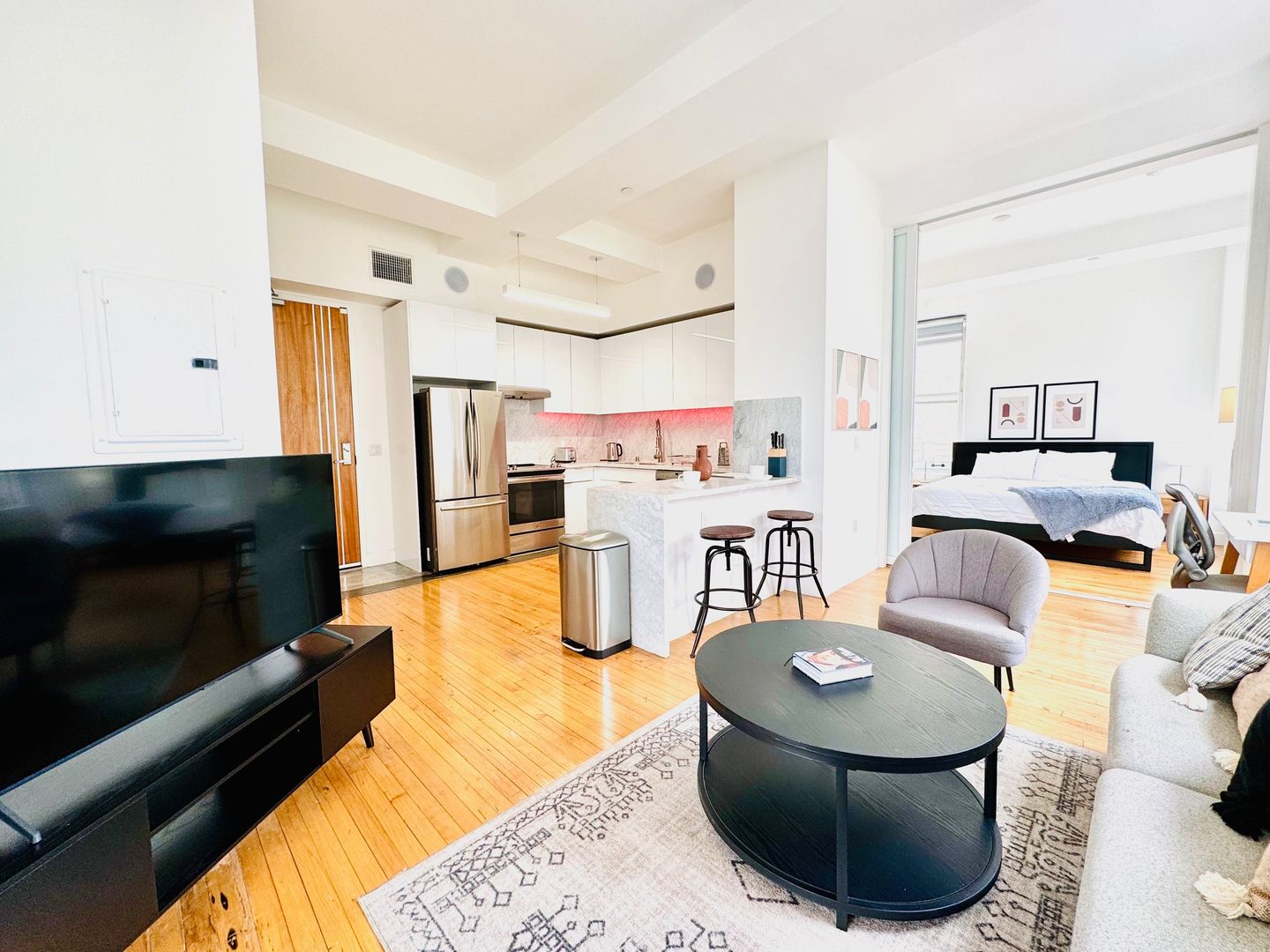 Los Angeles Apartment: 125 West 4th St