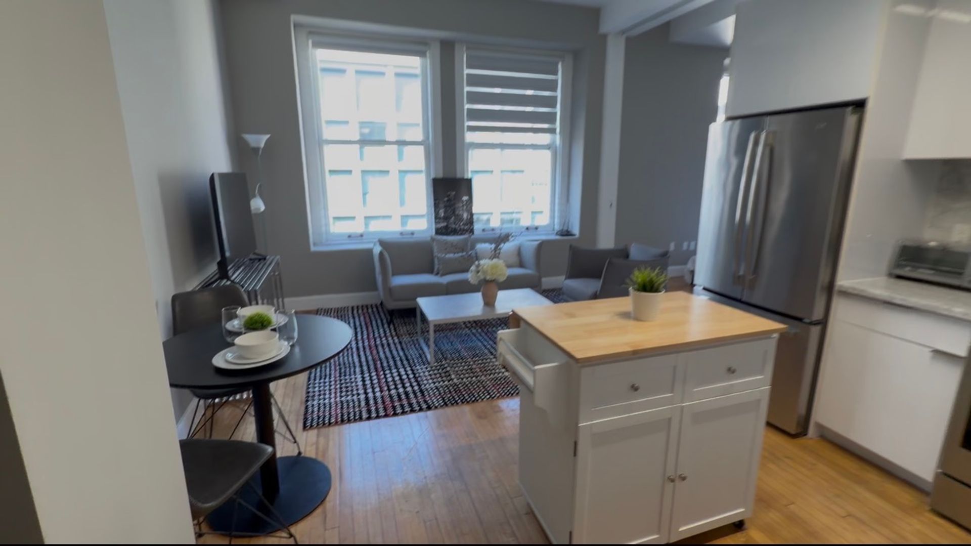 Los Angeles Apartment: 125 West 4th St