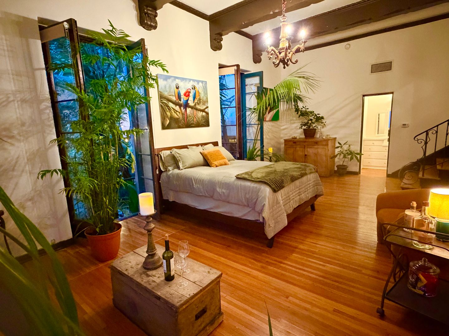 Los Angeles Apartment: 4121 Wilshire Blvd