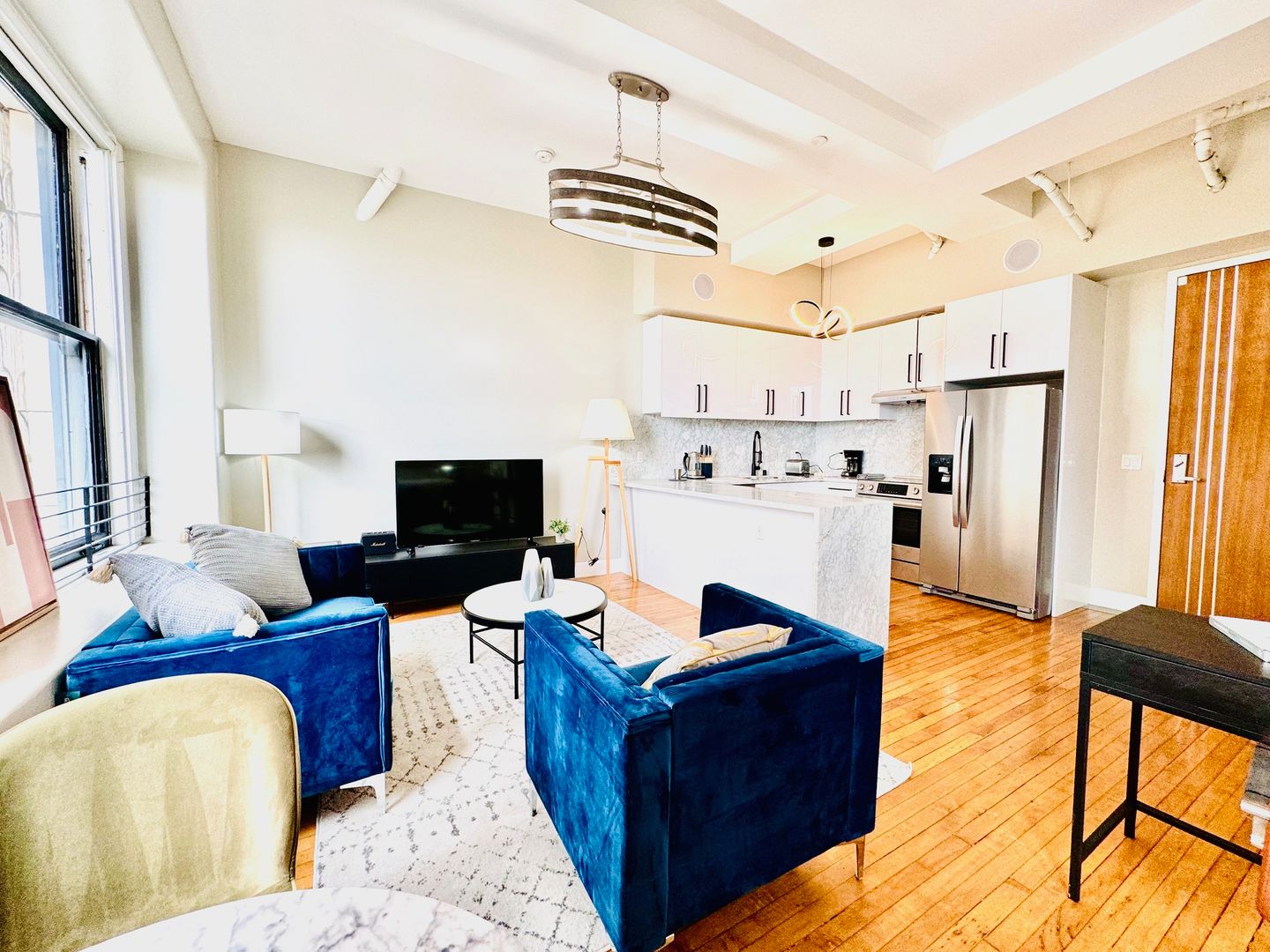 Los Angeles Apartment: 125 West 4th St