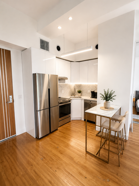 Modern Comfort: Your Stylish 2-Bedroom, 2-Bath at HWH – photo 1