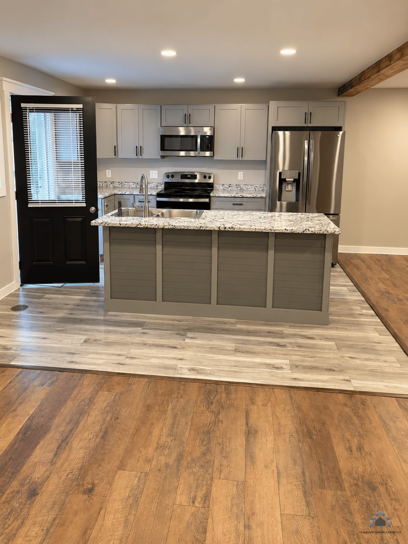 Winslow Apartment: 410 China Rd