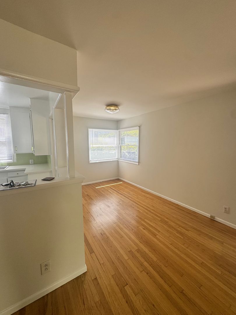 Los Angeles Apartment: 3753-3757 1/2 Monon St
