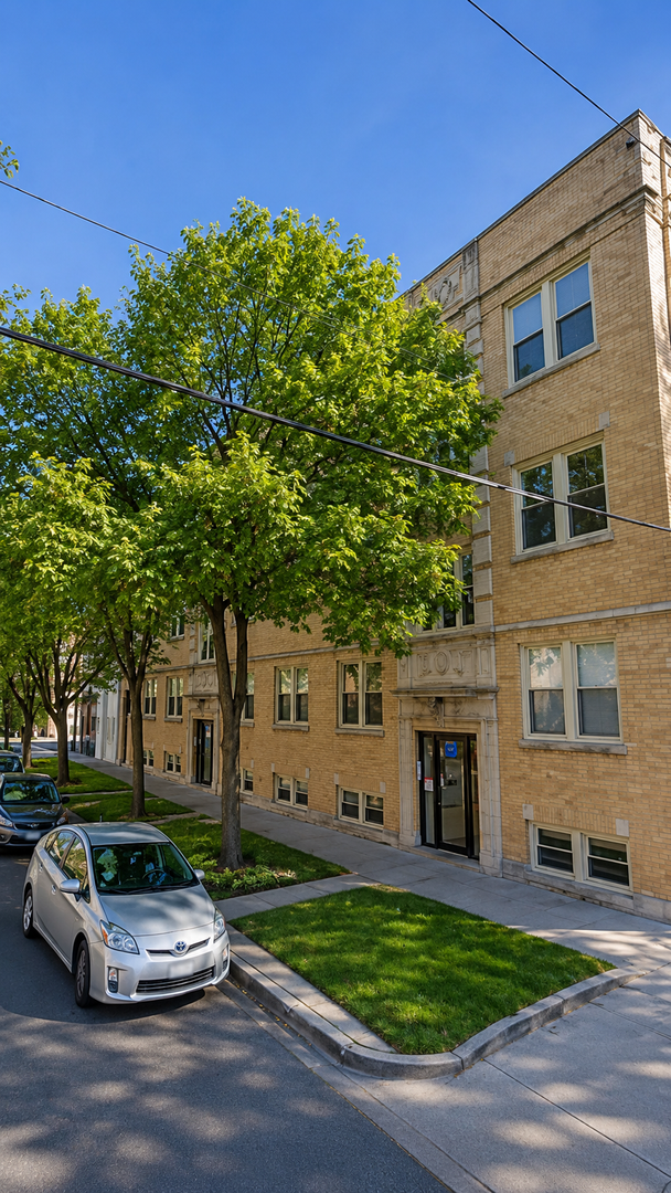 Chicago Condo: 4009 W Wellington Ave