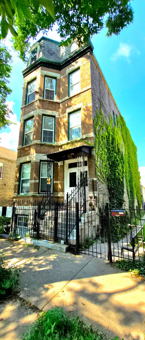 Chicago Apartment: 2252 S Whipple St.
