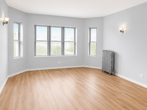 Sun-Filled Third-Floor 2-Bedroom Residence - Heat Included – photo 1