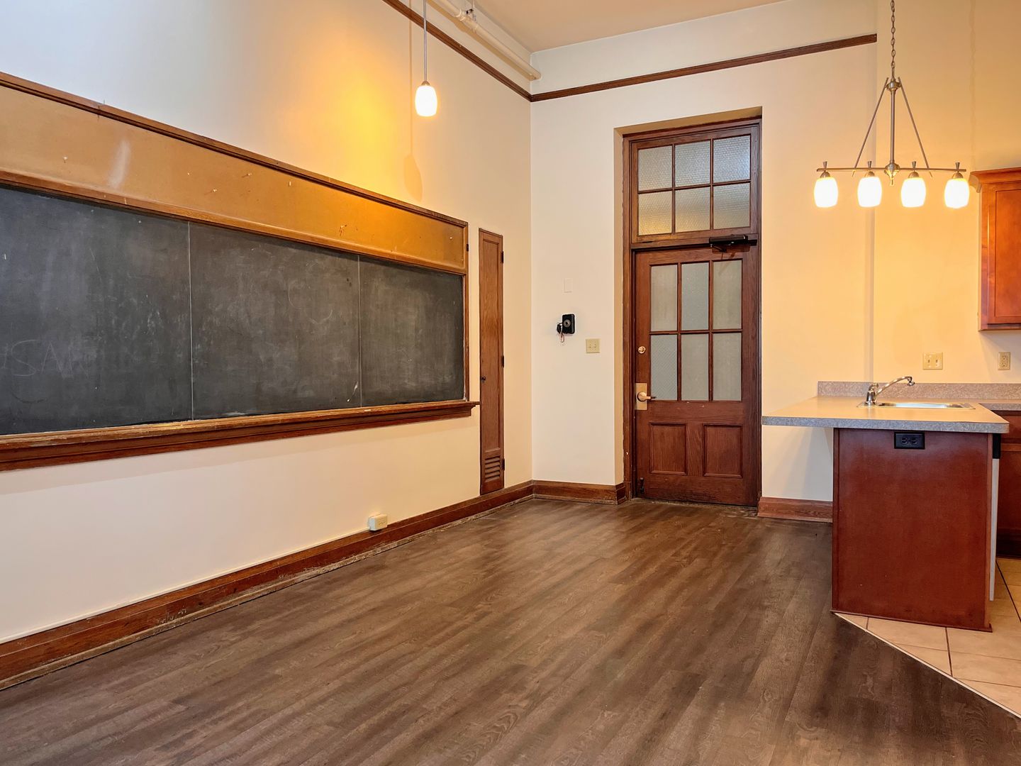 Buffalo Apartment: 257 Lafayette Avenue