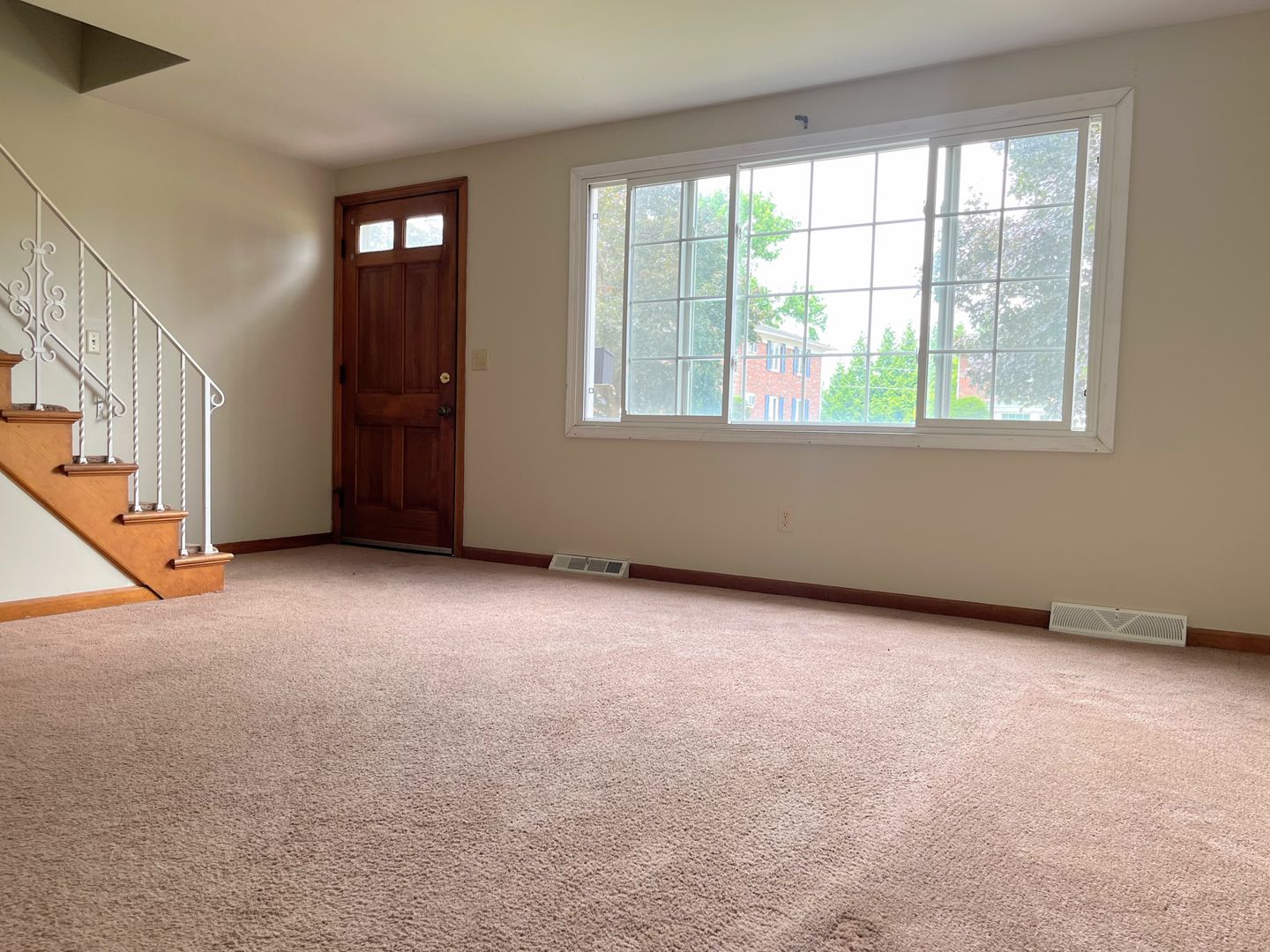 West Seneca Apartment: 33 Oakridge Drive