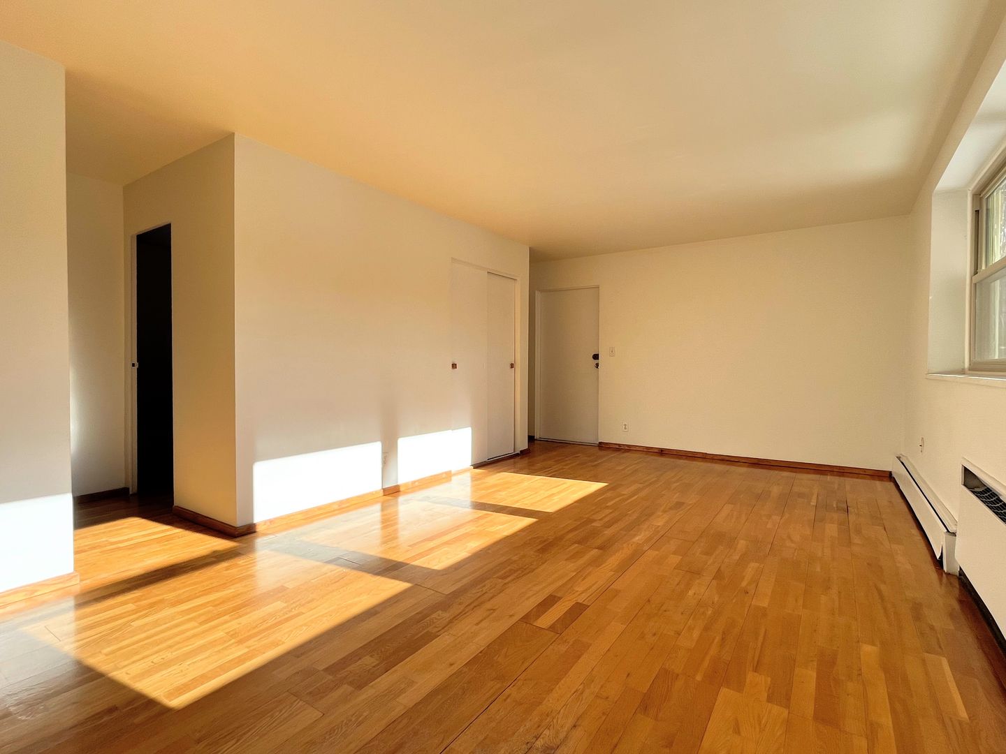 Buffalo Apartment: 1958 Delaware Avenue