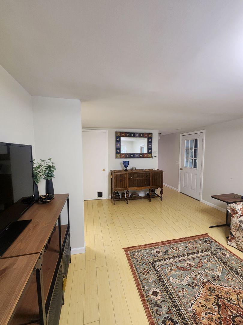 Charming Cottage-Style Home for Rent in Orchard Park