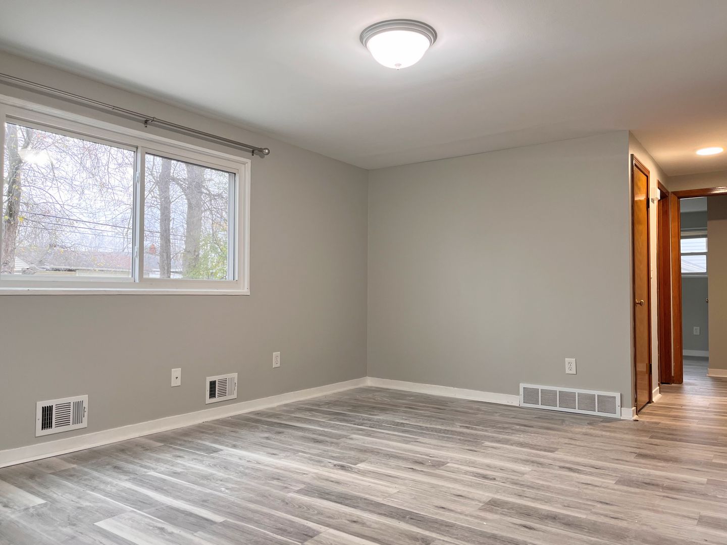 Amherst Apartment: 424 Springville Avenue