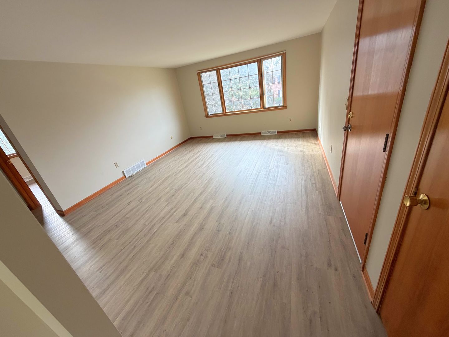 West Seneca Apartment: 45 Oakridge Drive