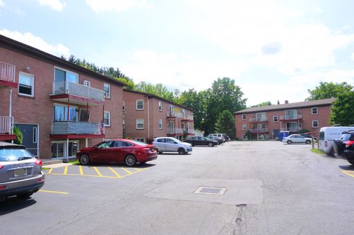 2 Bedroom Available Minutes from Southgate Plaza - Queens Court Apartments