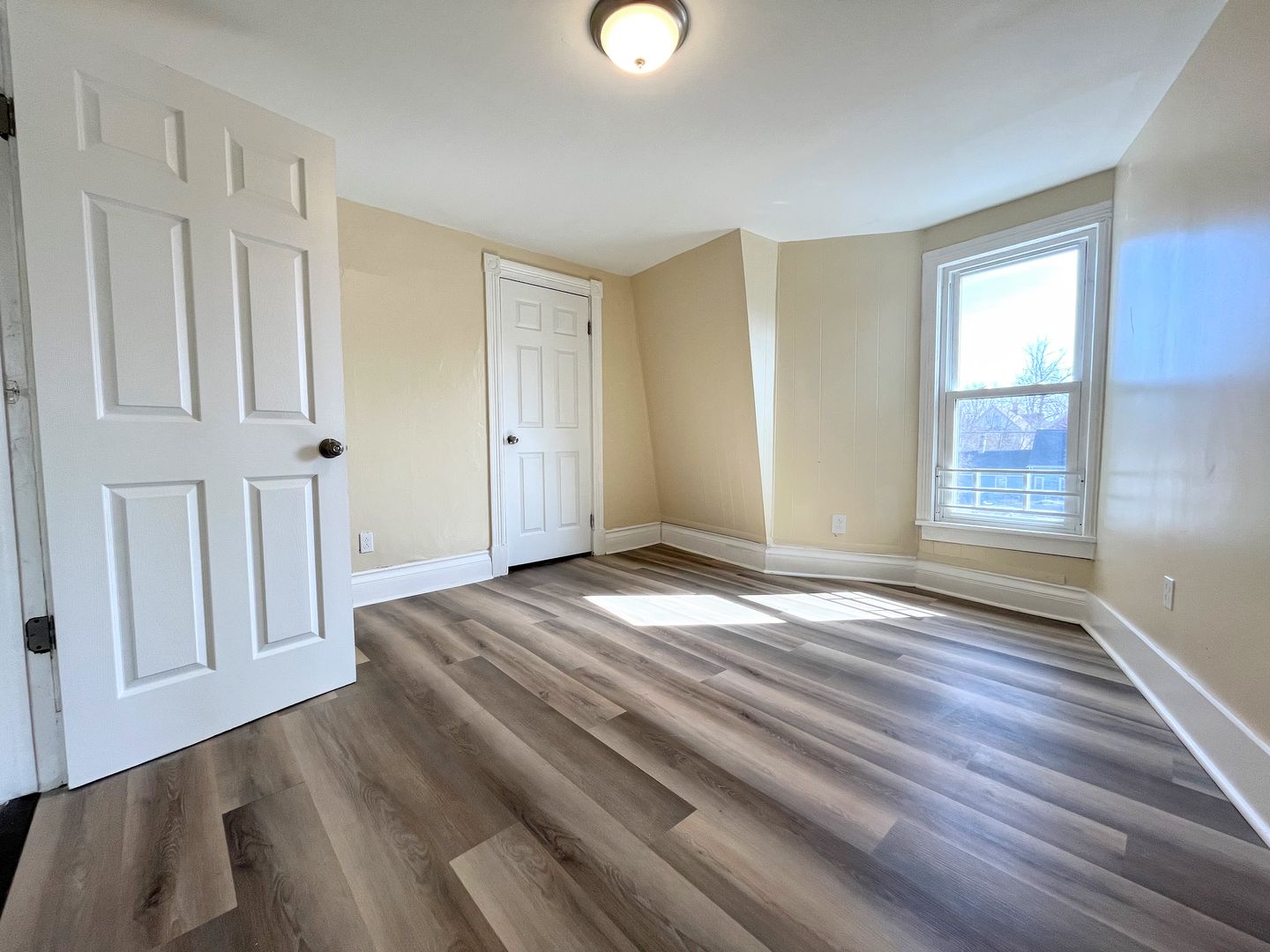 Buffalo Apartment: 86 Hawley Street