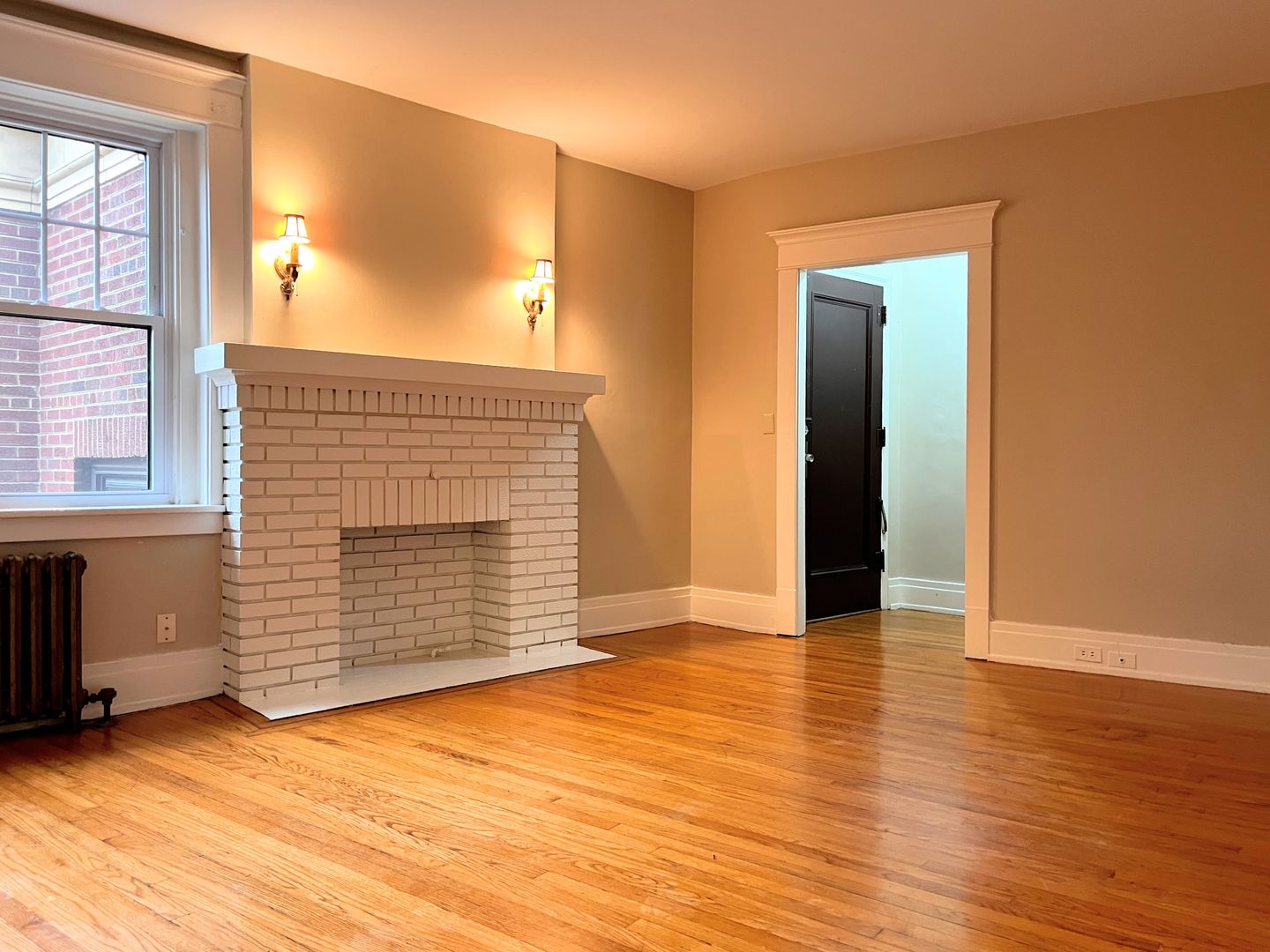 Buffalo Apartment: 196 Crescent Avenue