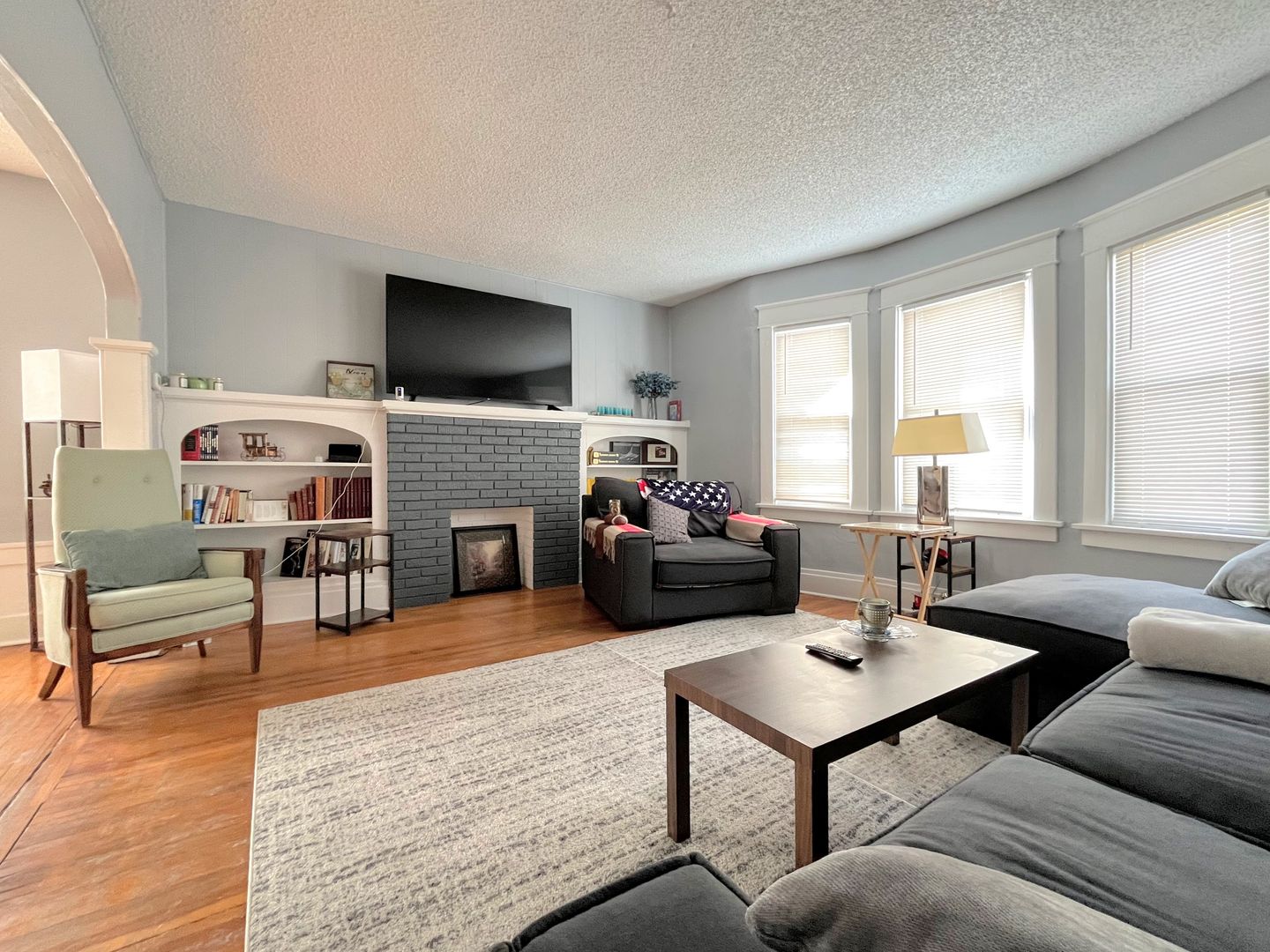 Buffalo Apartment: 497 Colvin Avenue