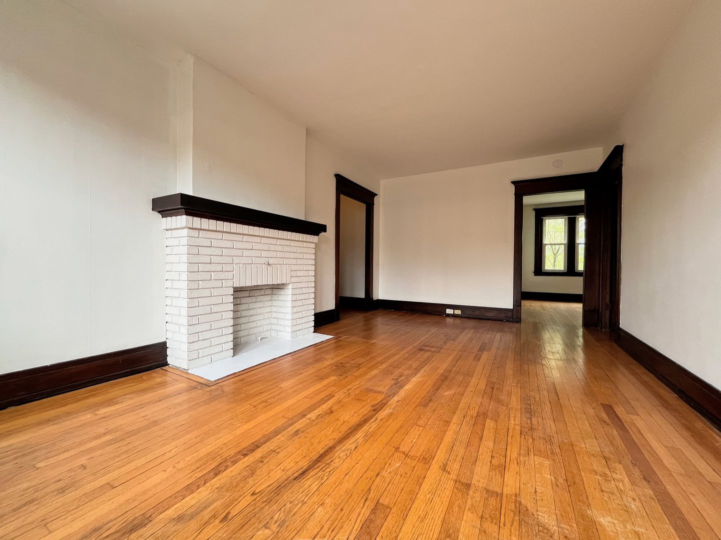 Buffalo Apartment: 196 Crescent Avenue