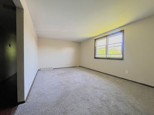 2 Bedroom For Rent in North Buffalo - 578 Taunton Place – photo 1