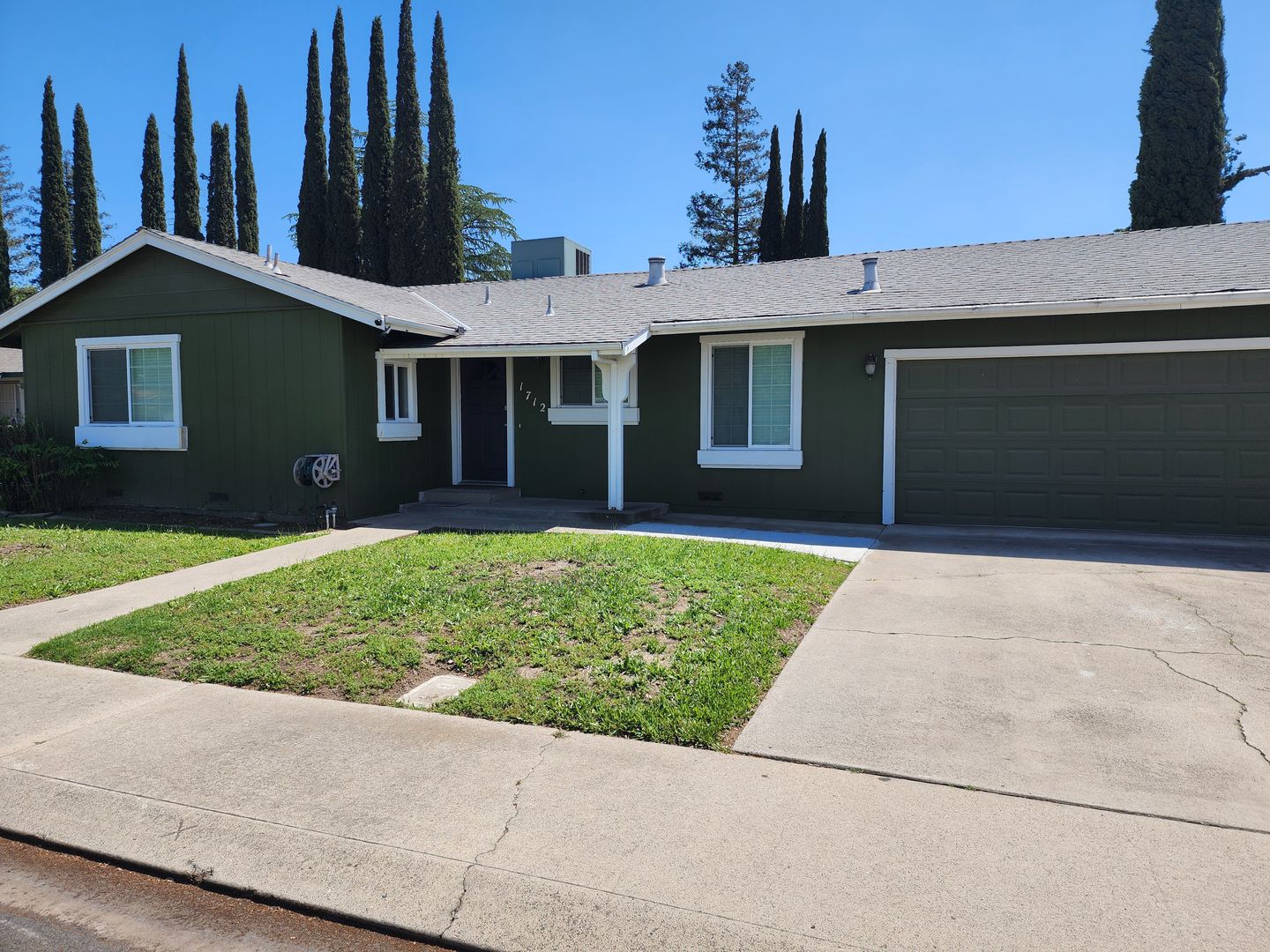 Modesto House: 1712 Applegate Drive