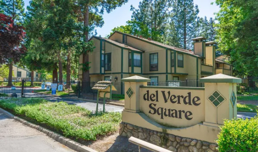 Beautifully updated 956 sq. ft. condo In HOA, featuring 2 bedrooms and 1 bathroom – photo 1