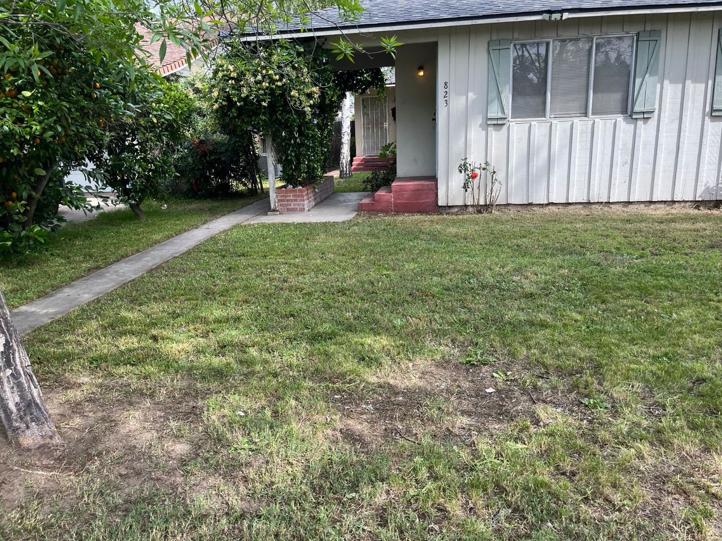 Modesto Apartment: 821-823 Burke Ave