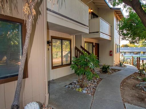 Newly Remodeled Living at Citrus Flats – Steps from American River College & Pet Friendly! – photo 1