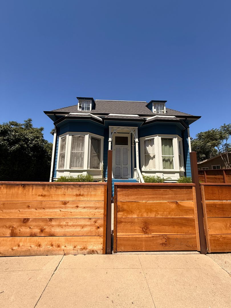 Modesto Apartment: 215 Semple Street
