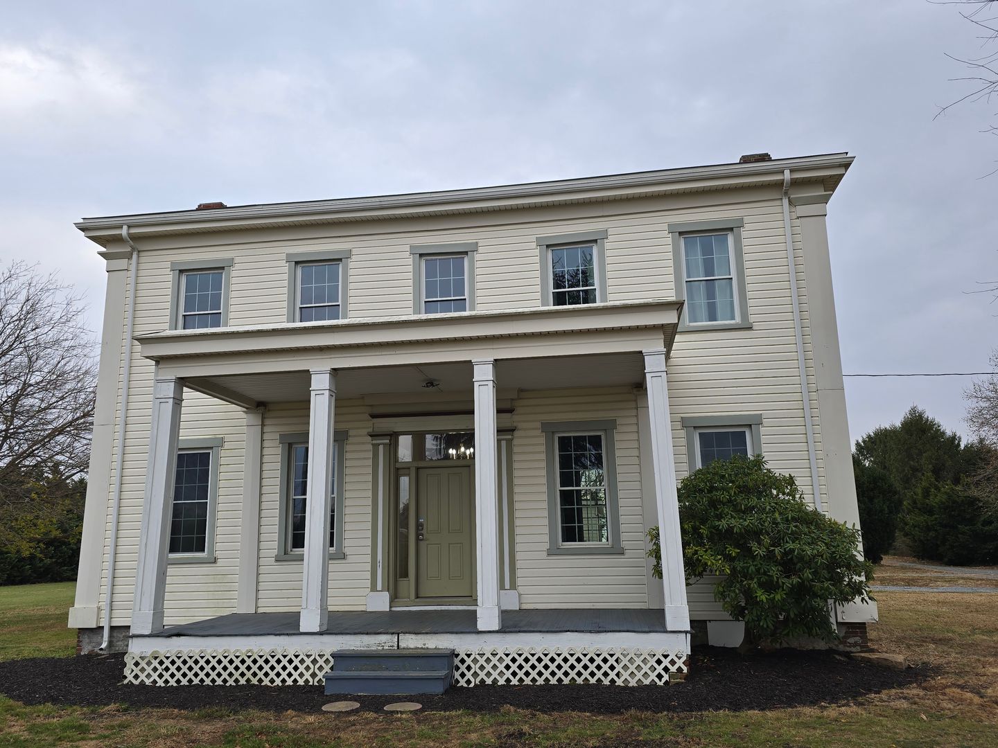 Middletown House: 1102 Middletown Warwick Road - 1102