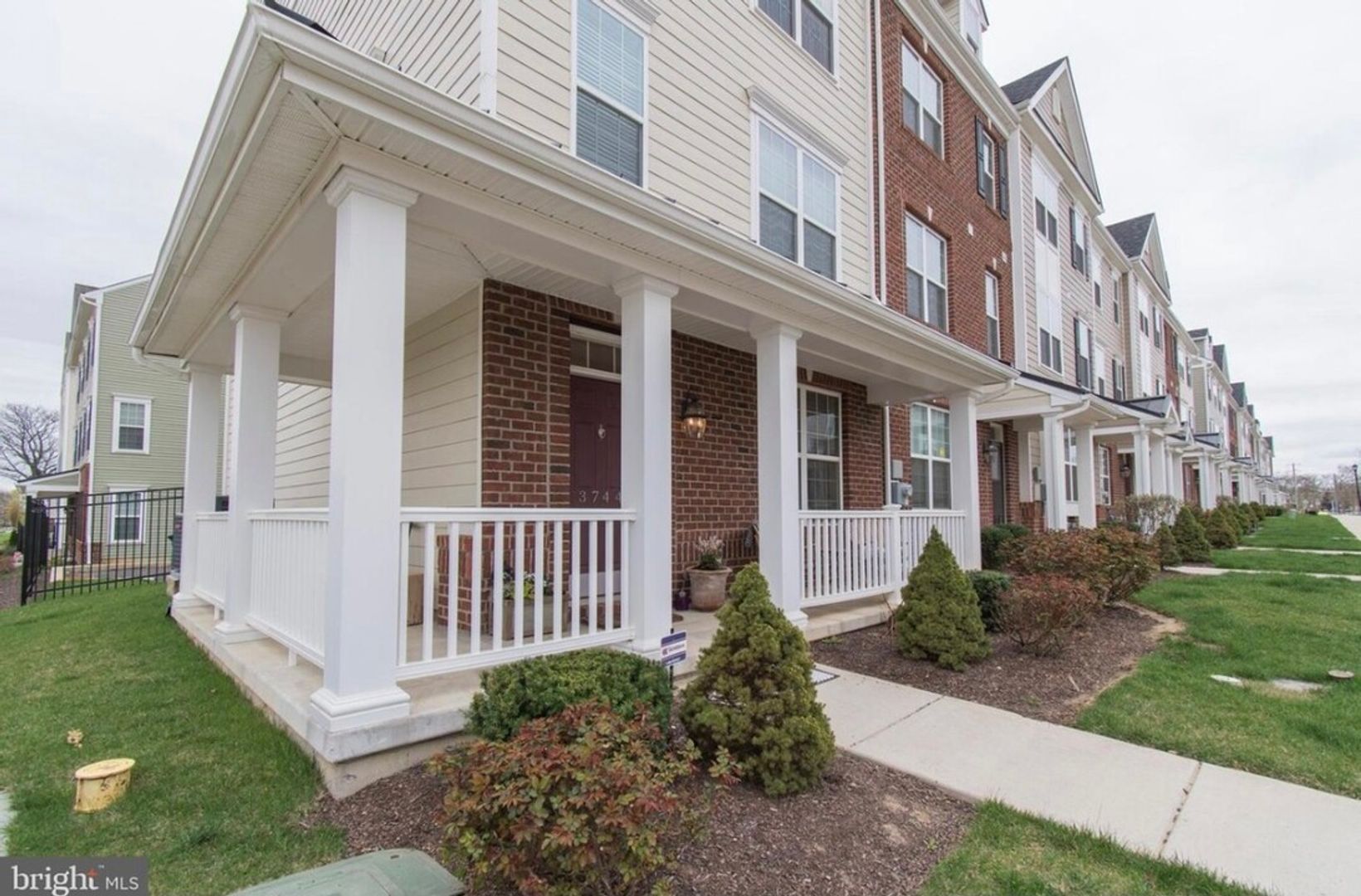 Claymont Townhome: 3744 Green St.