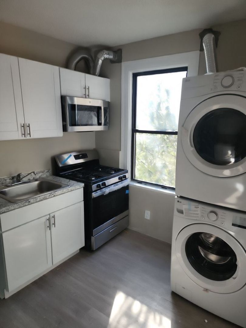 Hartford Apartment: 101 Maple Avenue