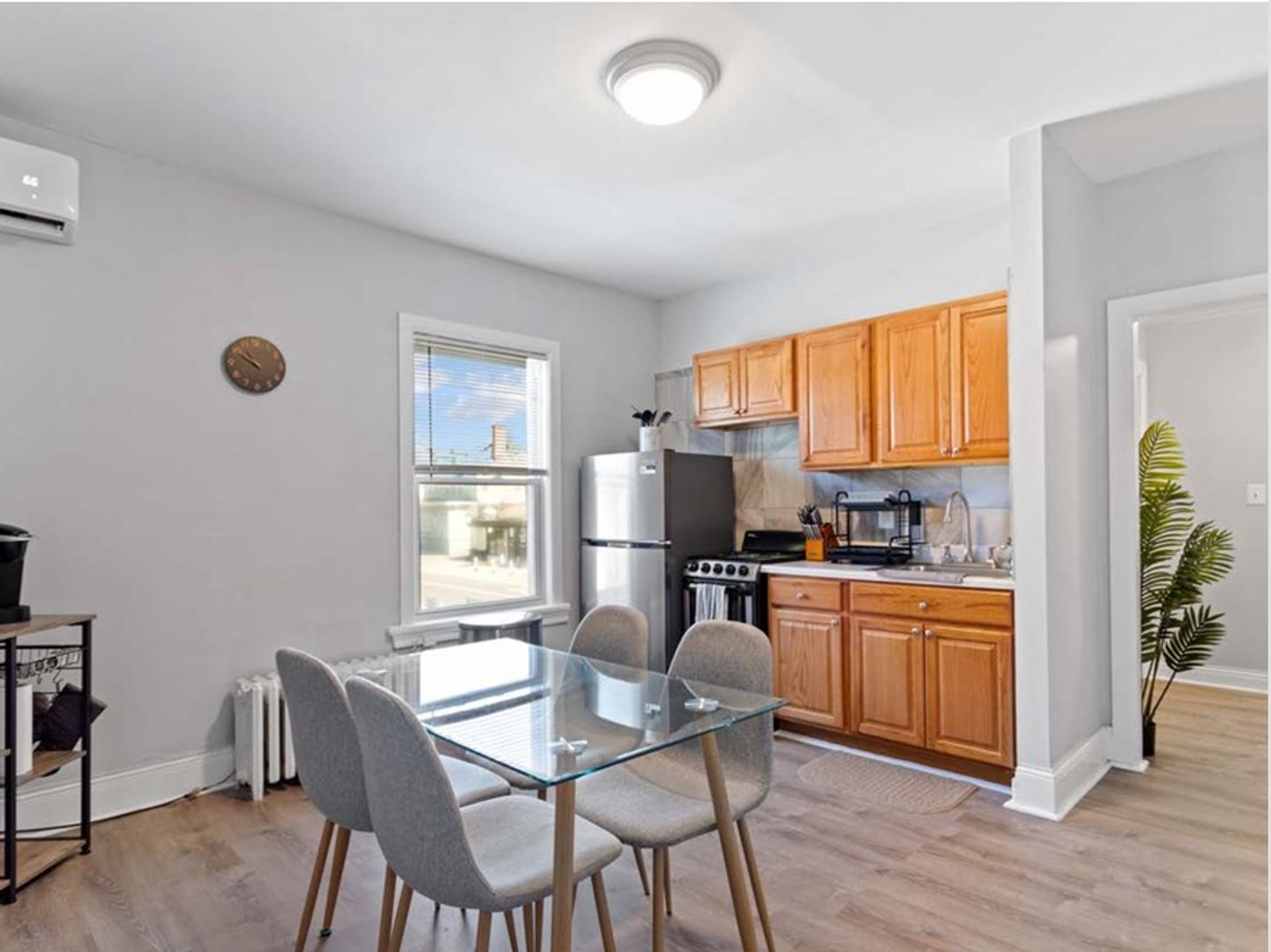 Hartford Apartment: 242 South Whitney Street